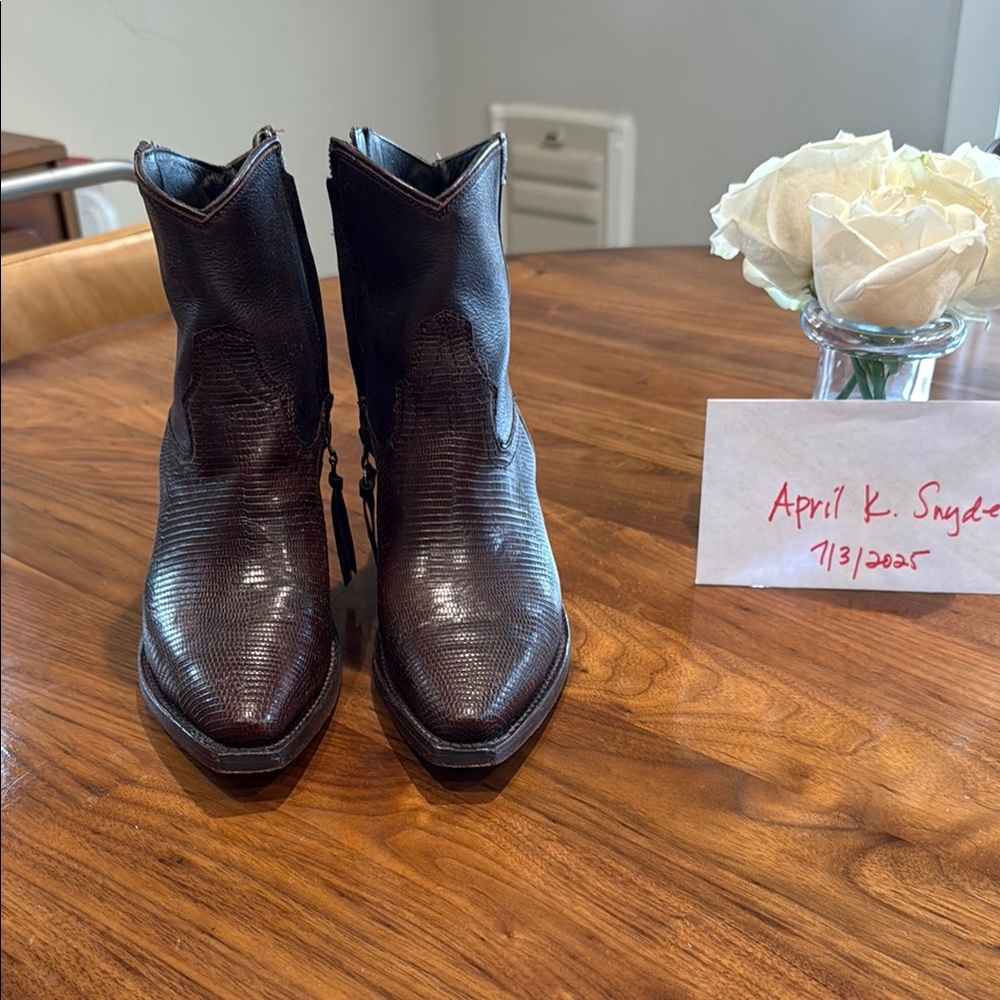 Tecovas Thomas Rhett Macy in Chocolate lizard size 6 worn once